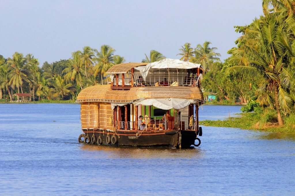 Alleppey Private Houseboat for couples, Kerala, India: localhi