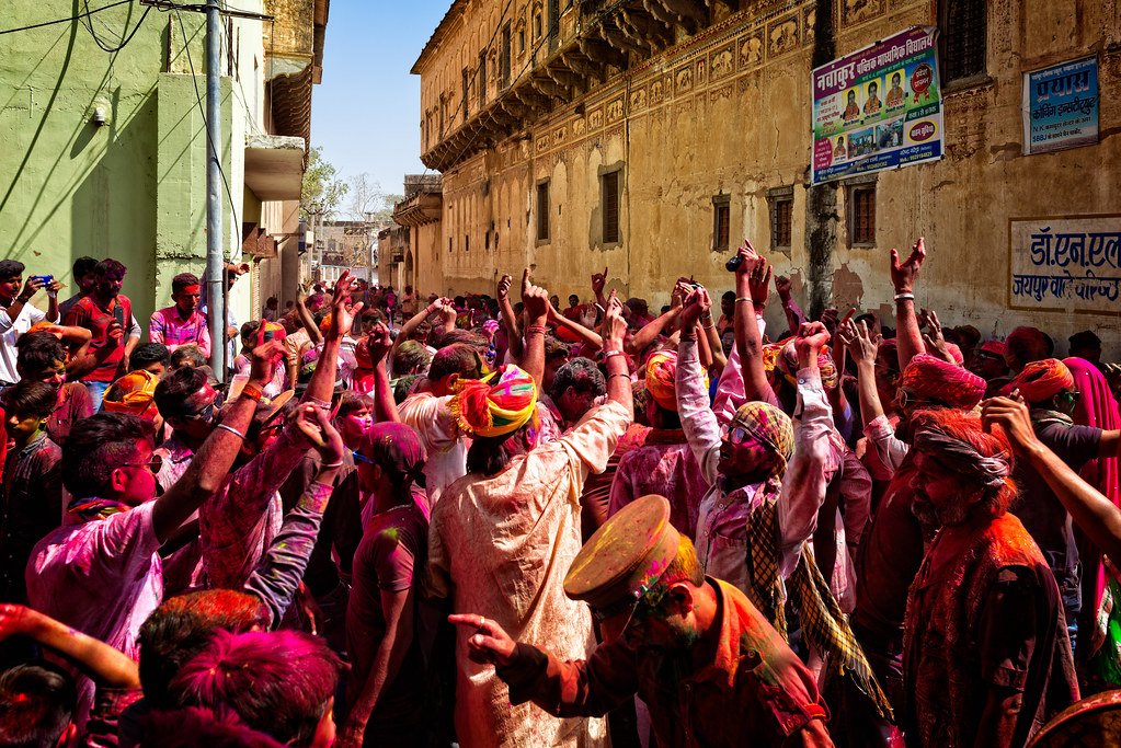 Celebration of Holi in Mandawa: localhi