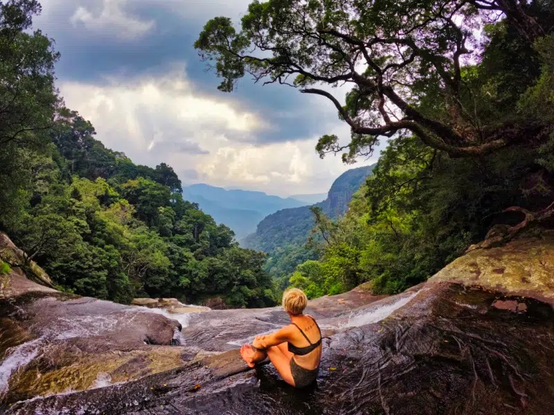 The Hidden Cliffside Viewpoint, Sri Lanka: localhi