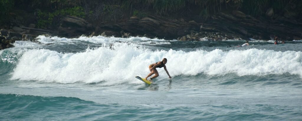 Hiriketiya Beach surfing classes, Sri Lanka: localhi