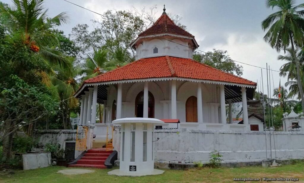 Kathaluwa Buddhist Temple, Sri Lanka: localhi