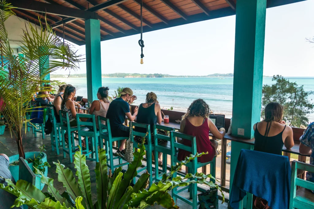 Hangtime Hostel Rooftop Bar, Weligama, Sri Lanka: localhi